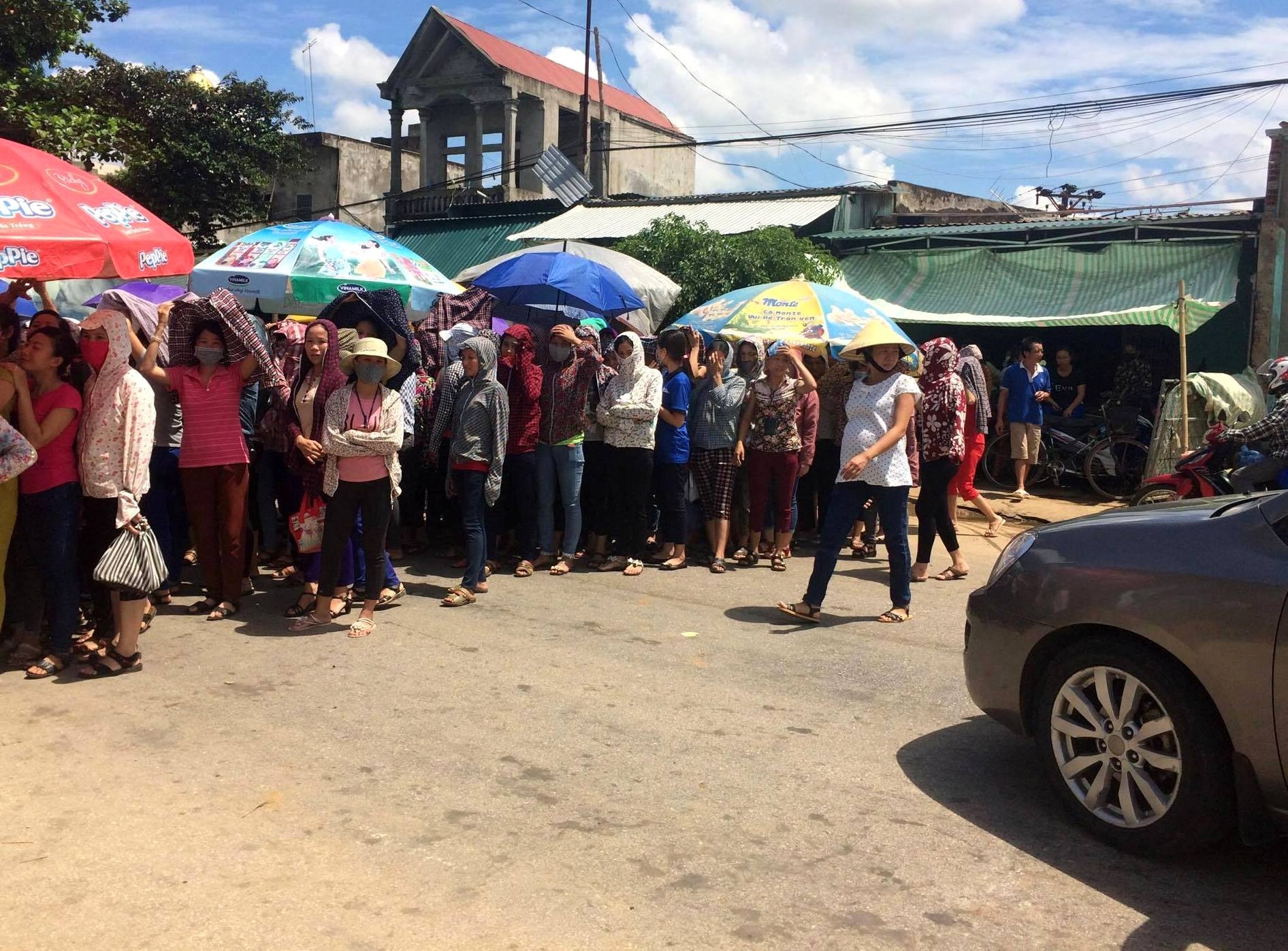 Quoc lo ach tac vi cong nhan tu tap doi quyen loi hinh anh