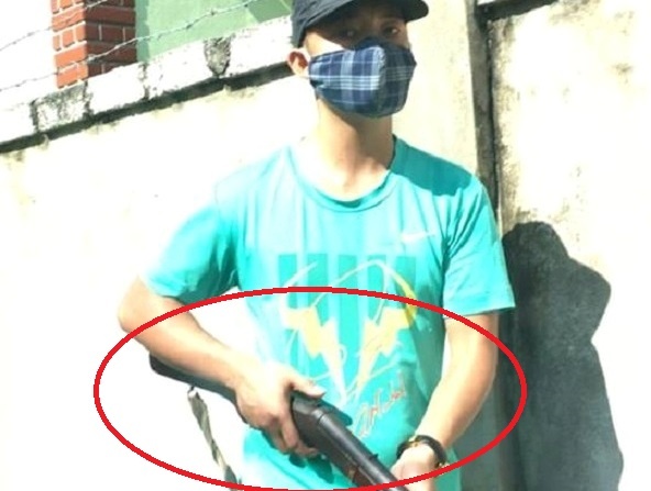 Con do Thanh Hoa na sung hoa cai vao taxi cho 4 nguoi hinh anh