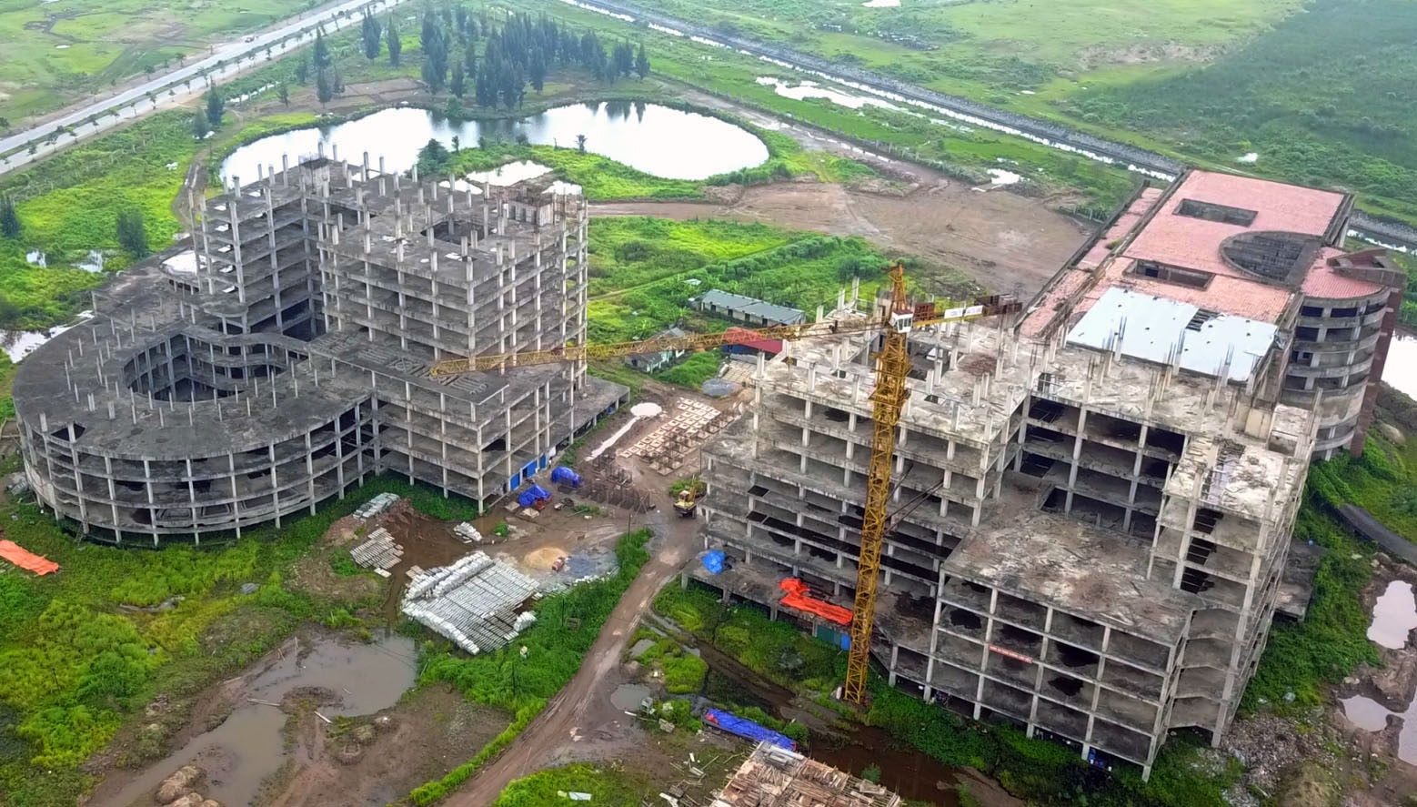 Du an benh vien 850 ty bo hoang sau 10 nam thi cong hinh anh