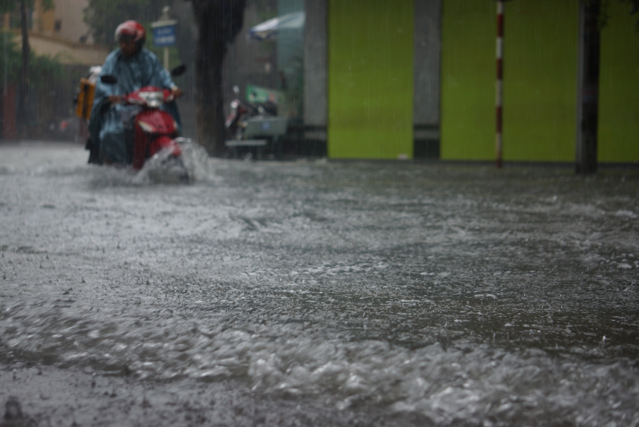 tuyen pho thanh song sau mua anh 2