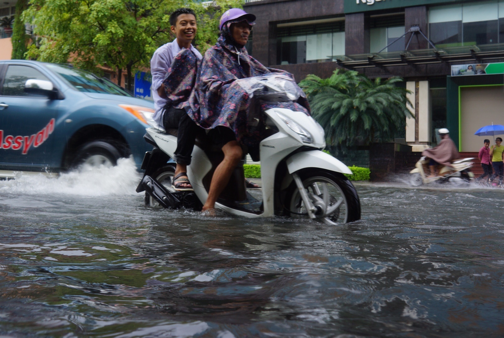 tuyen pho thanh song sau mua anh 4