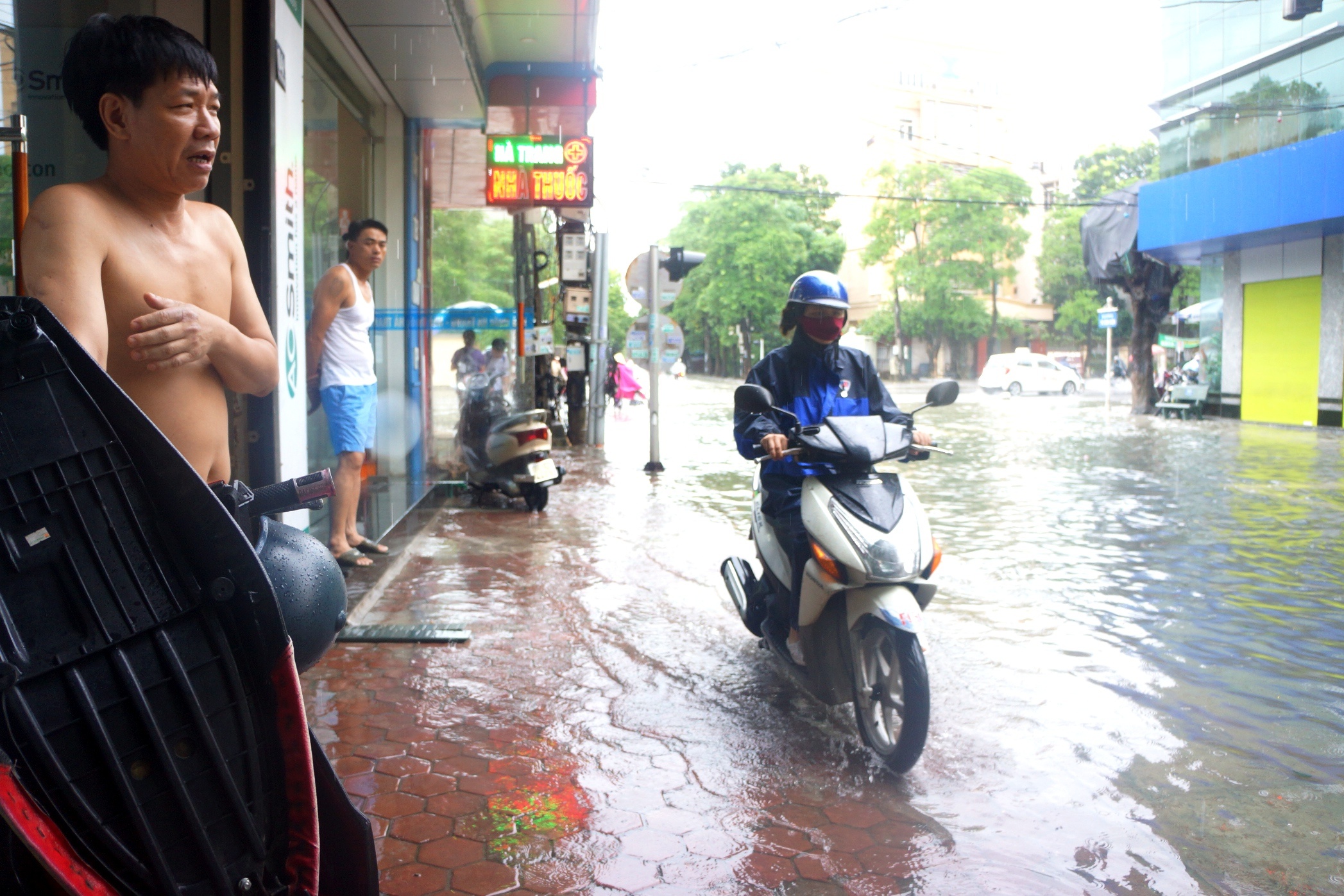 tuyen pho thanh song sau mua anh 5