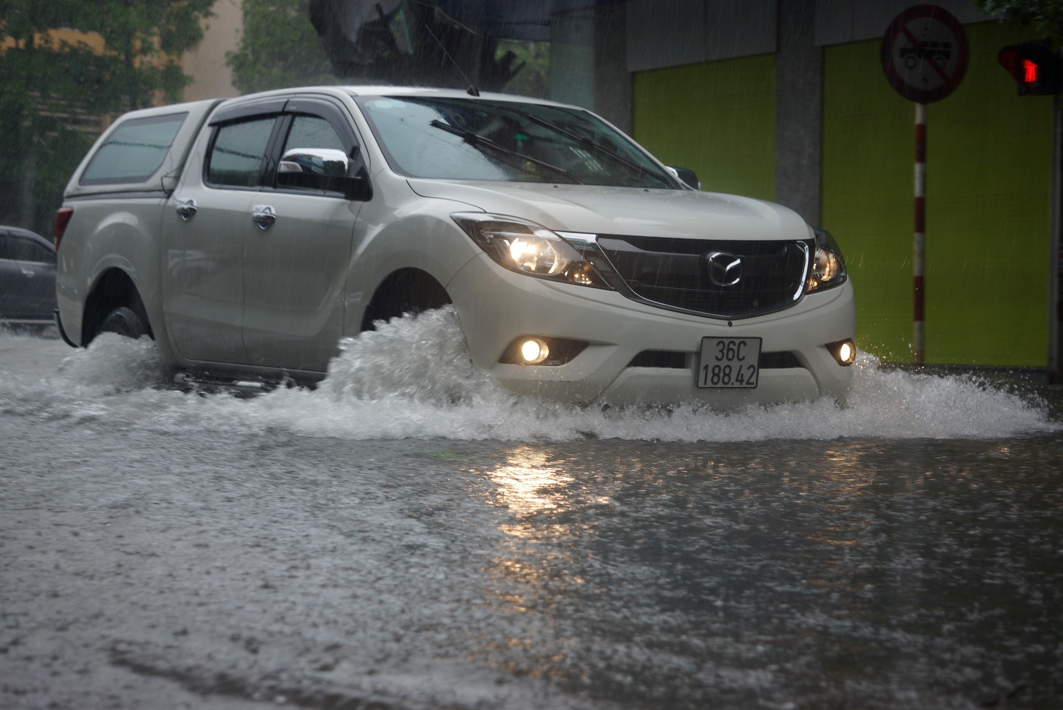 tuyen pho thanh song sau mua anh 8