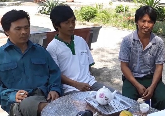 Ba ngu dan song sot sau 30 gio om can nhua tren bien hinh anh