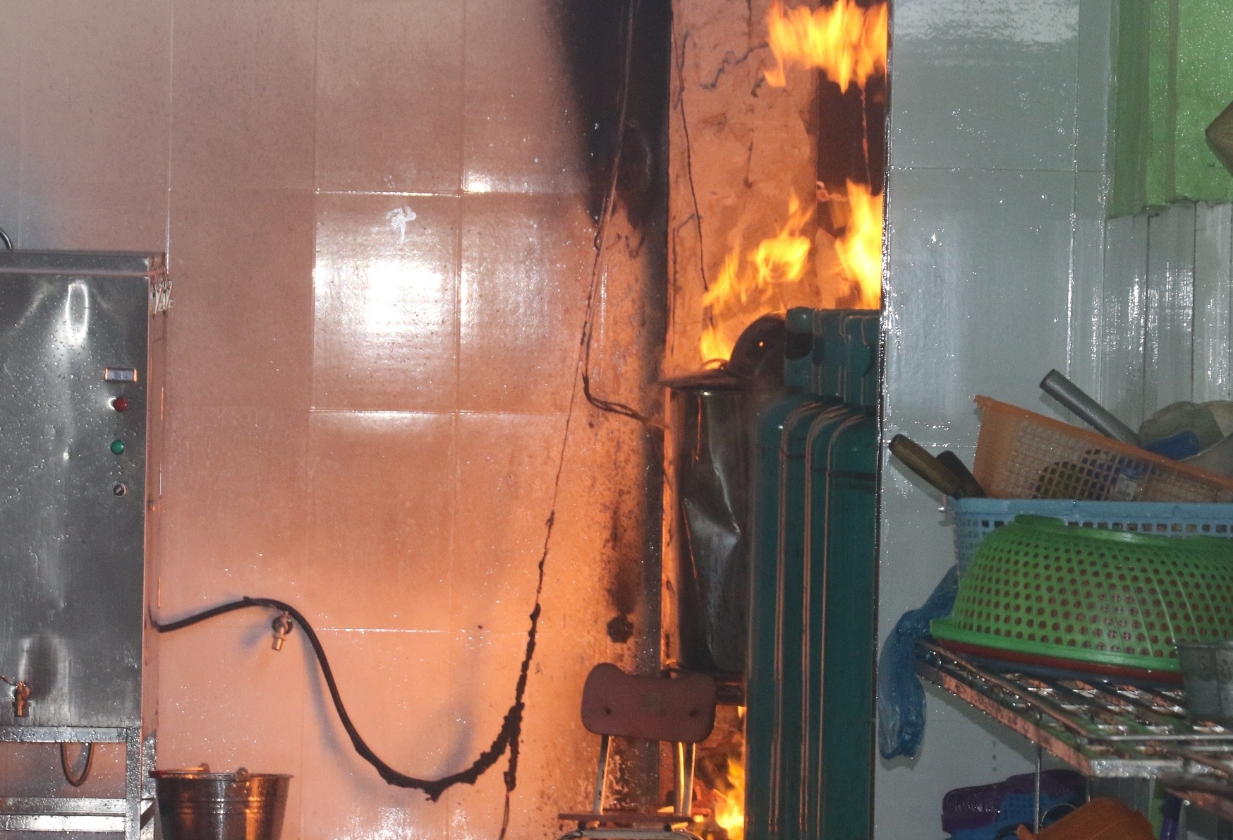 Chay khi gas o truong mam non, hang tram tre so tan hinh anh