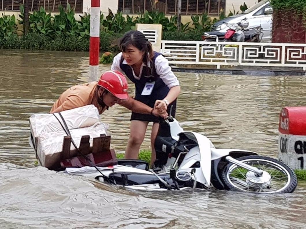 Canh ngap lut o Thanh Hoa, Nghe An, Ha Tinh do ap thap nhiet doi hinh anh