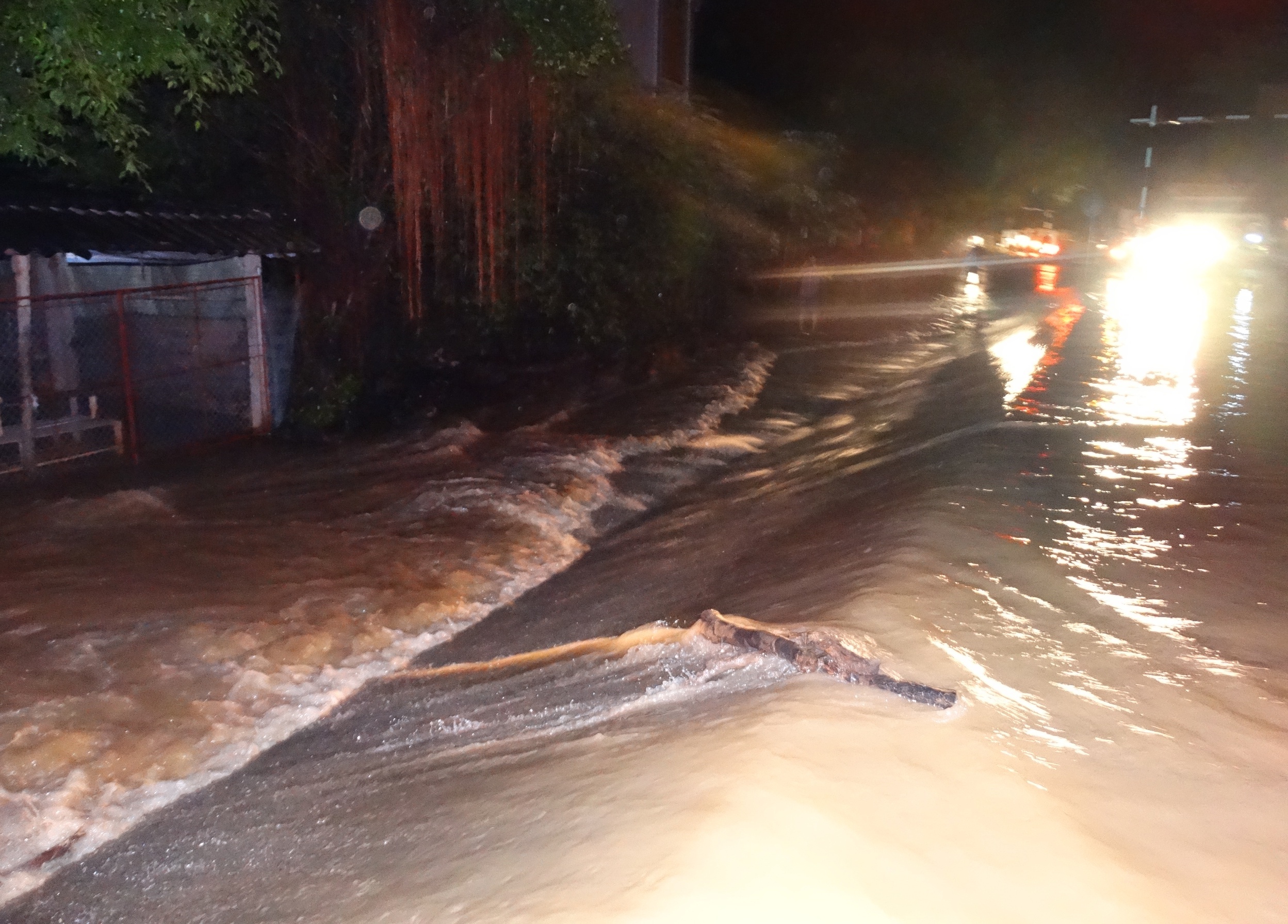 nuoc lu tran de anh 1