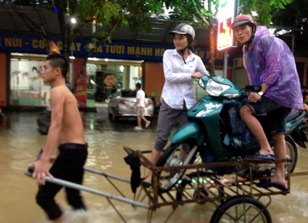 Ninh Bình hộ đê toàn tuyến ảnh 2 Ninh Binh ho de toan tuyen anh 2
