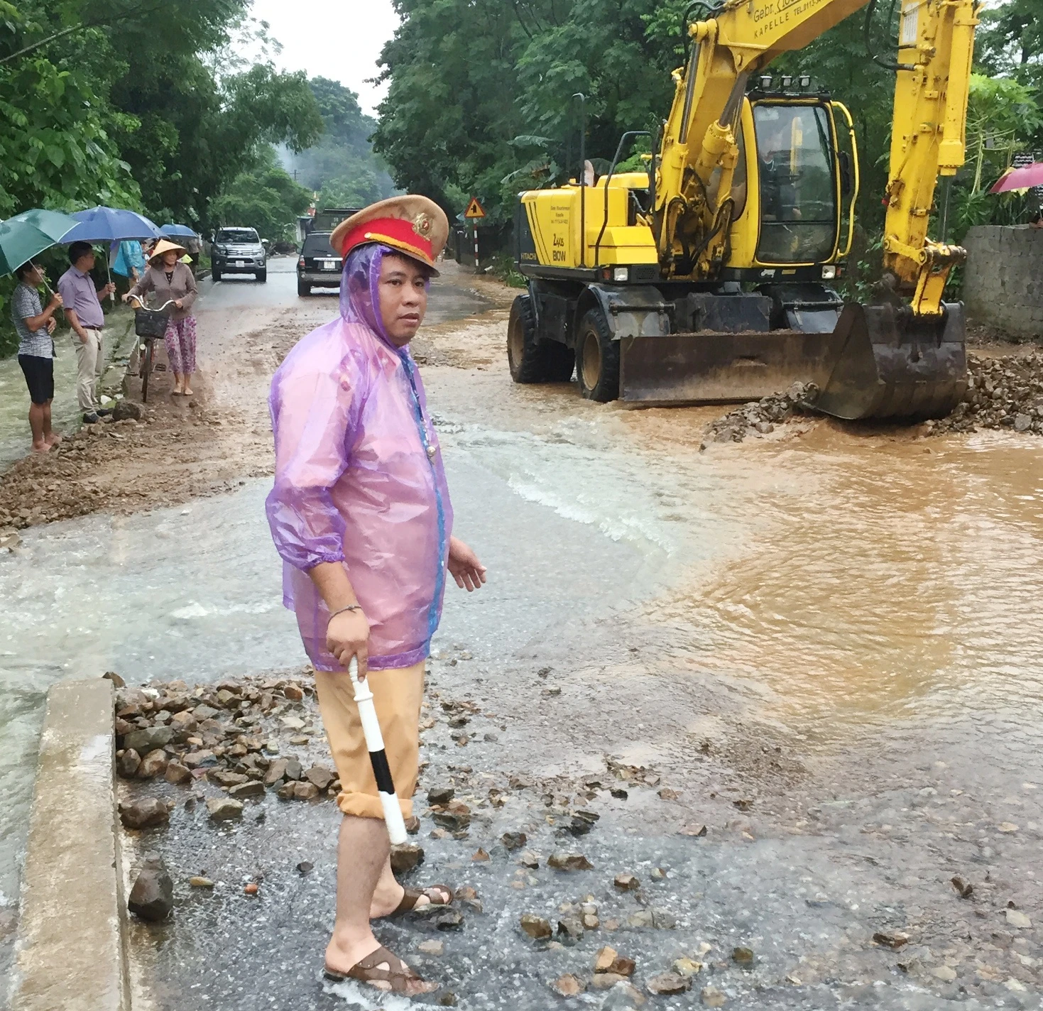 canh sat giup dan anh 9