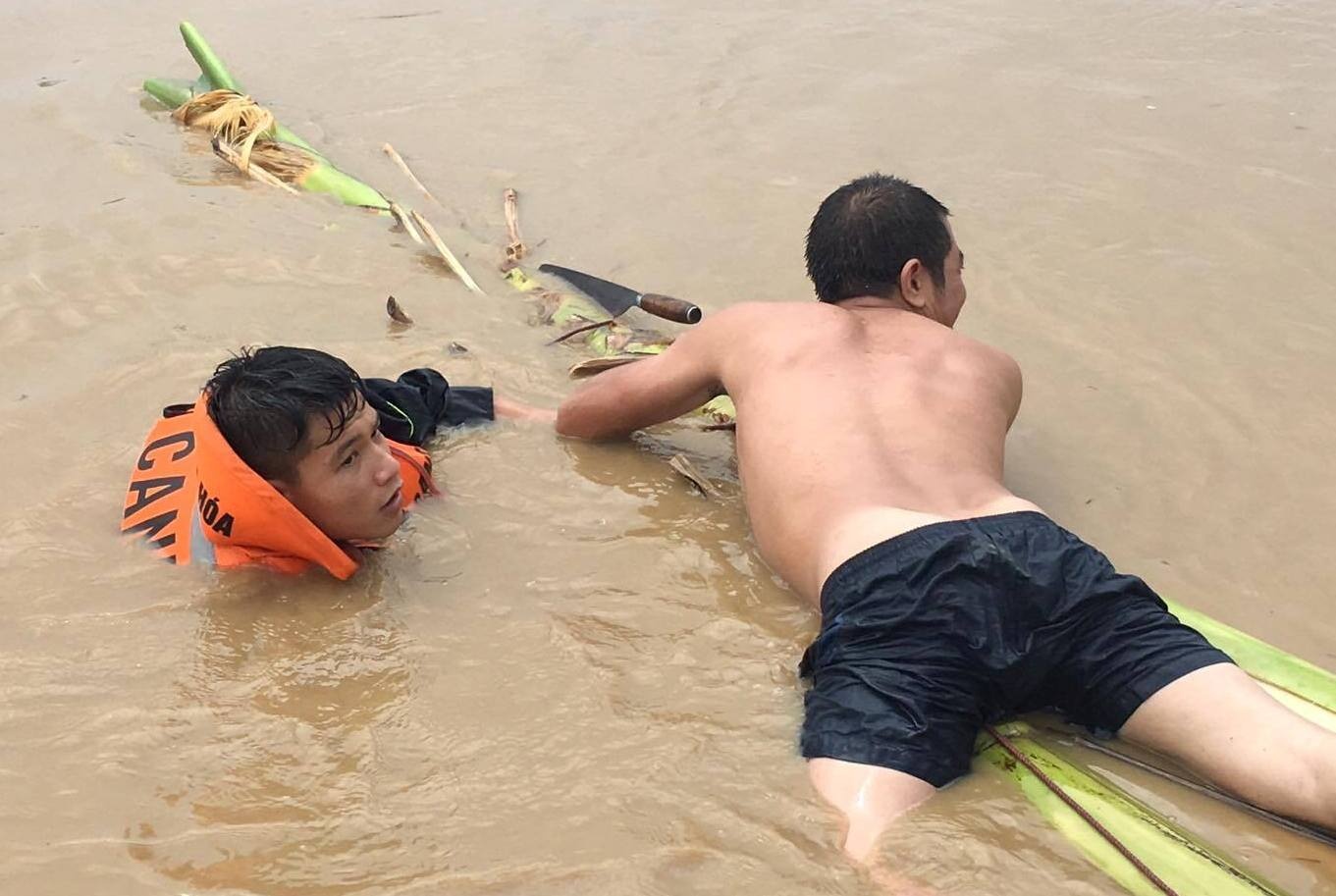 canh sat giup dan anh 8