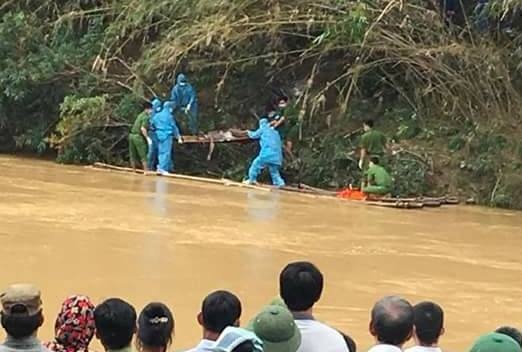 Tim thay mot can bo bien phong bi lu cuon troi o Thanh Hoa hinh anh