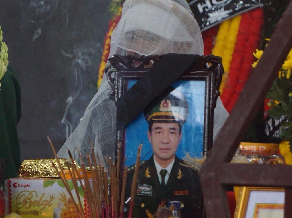 Truy dieu hai can bo bien phong hy sinh do lu cuon hinh anh