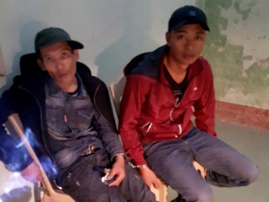 Canh sat chan xe Toyota cho hon 2 kg ma tuy da ve Thai Binh hinh anh