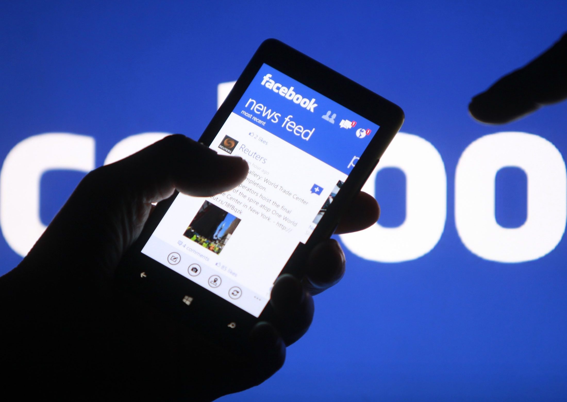 Truong khuyen cao hoc sinh khong chui bay tren Facebook hinh anh