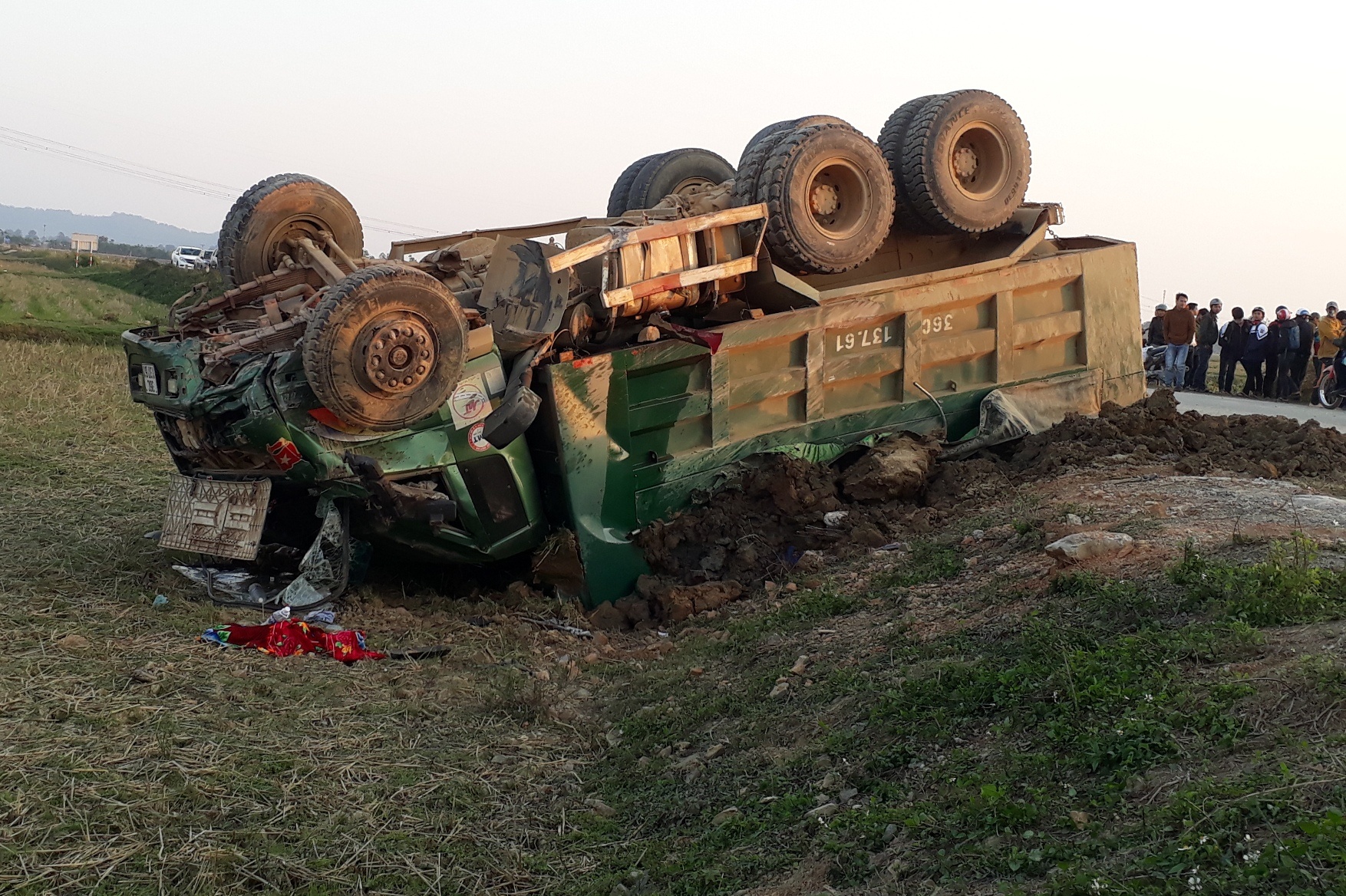 Xe tai dau dau Honda Civic, mot nguoi tu vong hinh anh