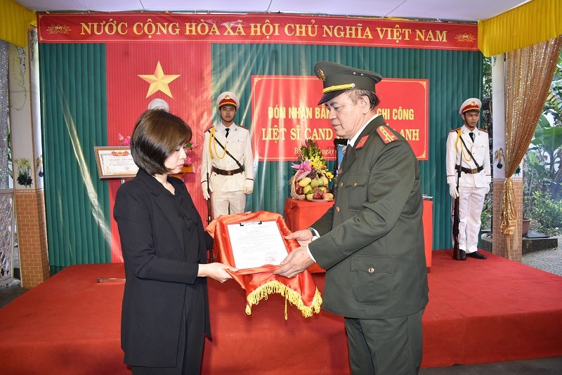 Tổ quốc ghi công ảnh 1 To quoc ghi cong anh 1