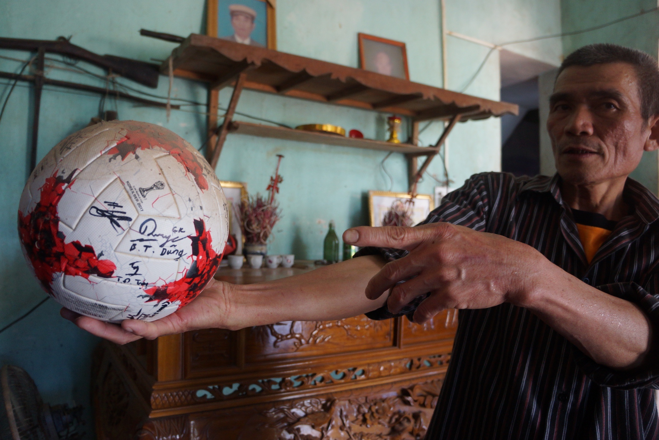 Ngoi nha don so cua gia dinh thu mon Bui Tien Dung hinh anh