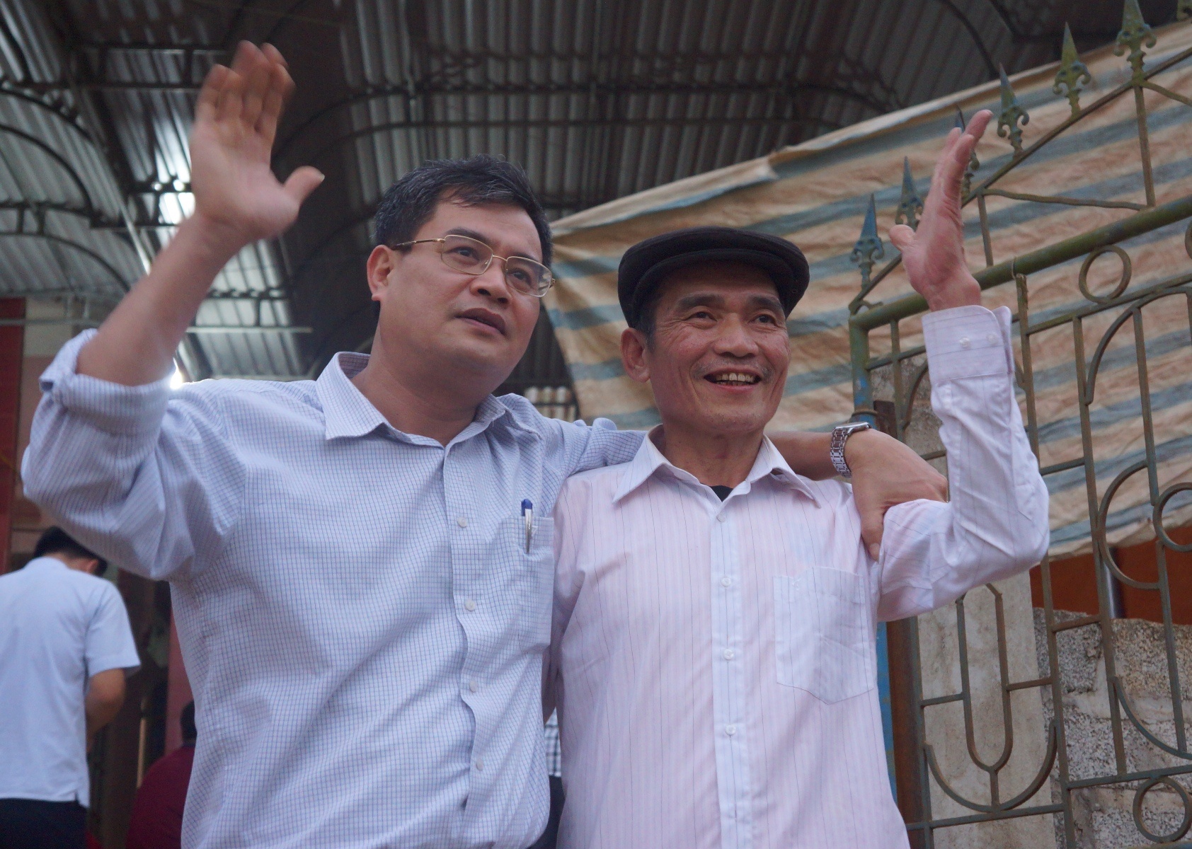 Bo me thu mon Tien Dung lam ho chieu sang Trung Quoc co vu tuyen U23 hinh anh