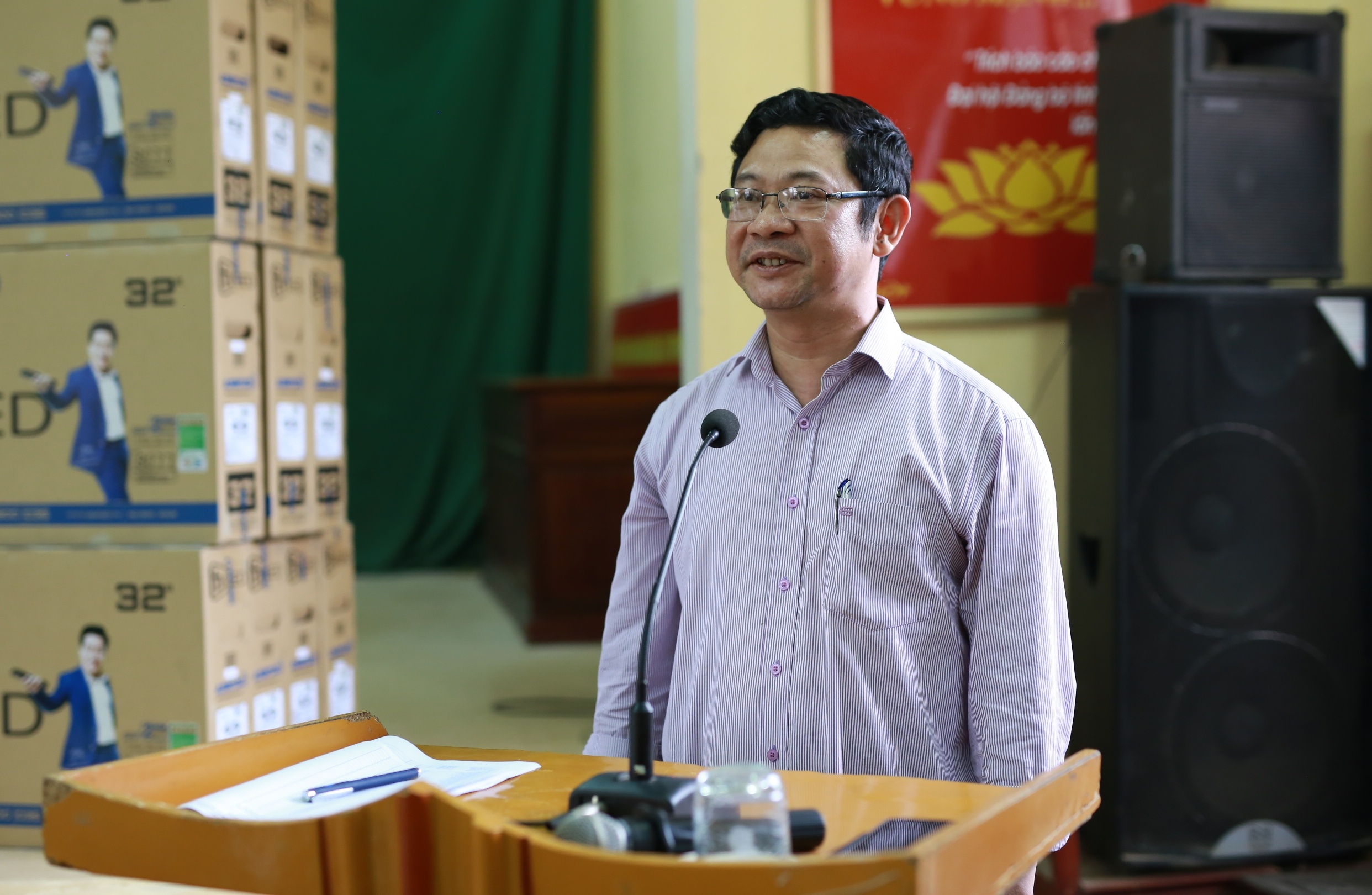 dan que thu mon Tien Dung duoc tang TV anh 6