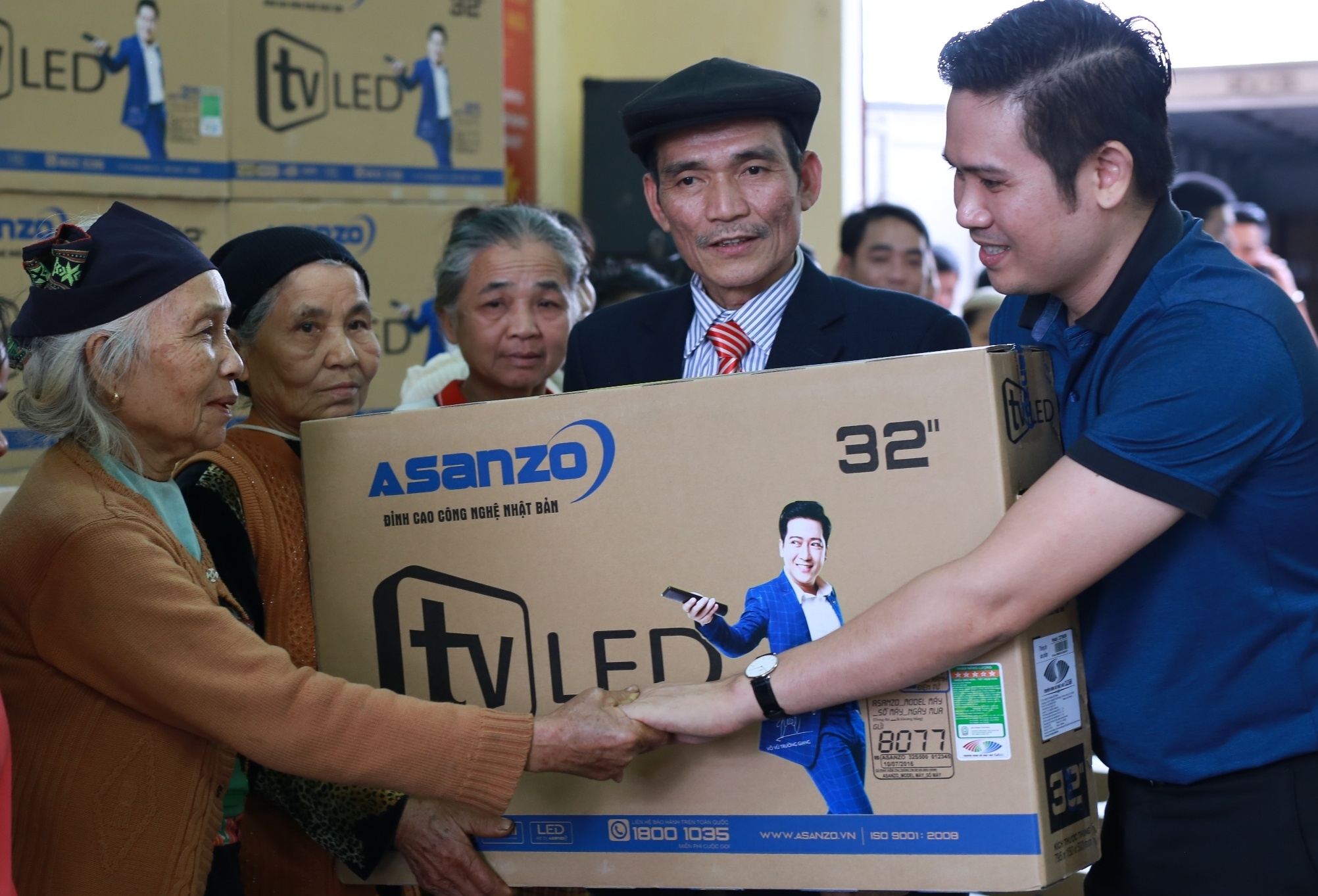 180 ho dan que thu mon Tien Dung nhan TV truoc tran chung ket AFC Cup hinh anh