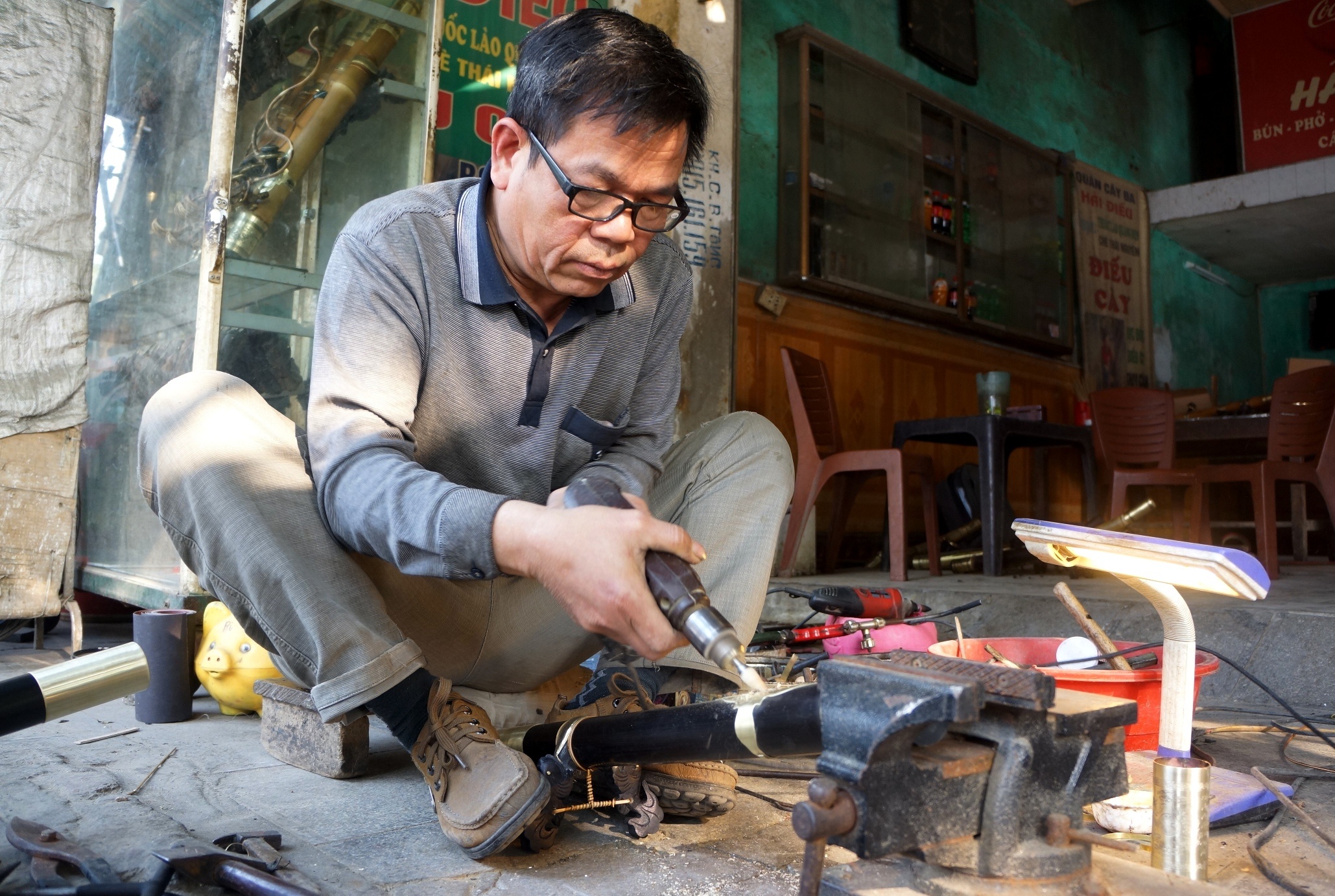 Tho boc dong dieu cay xu Thanh kiem tien trieu moi ngay dip giap Tet hinh anh