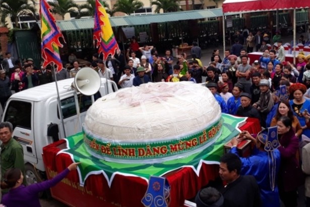 Sam Son len tieng viec lam banh giay ky luc anh 1