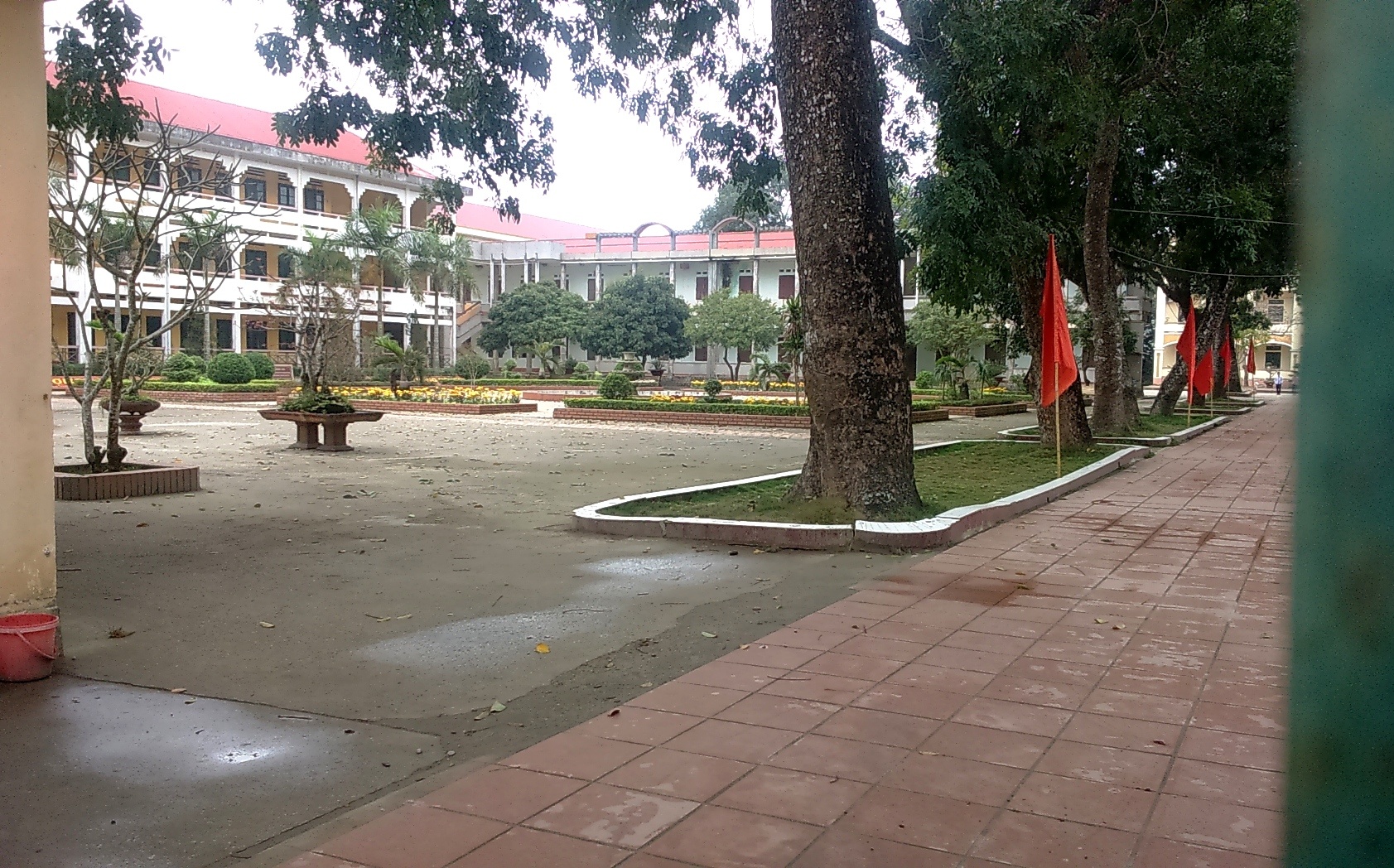 truong tu y cho hoc sinh nghi hoc anh 2