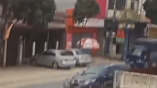 Clip xe cuu ho tong bay oto tai do ven duong hinh anh