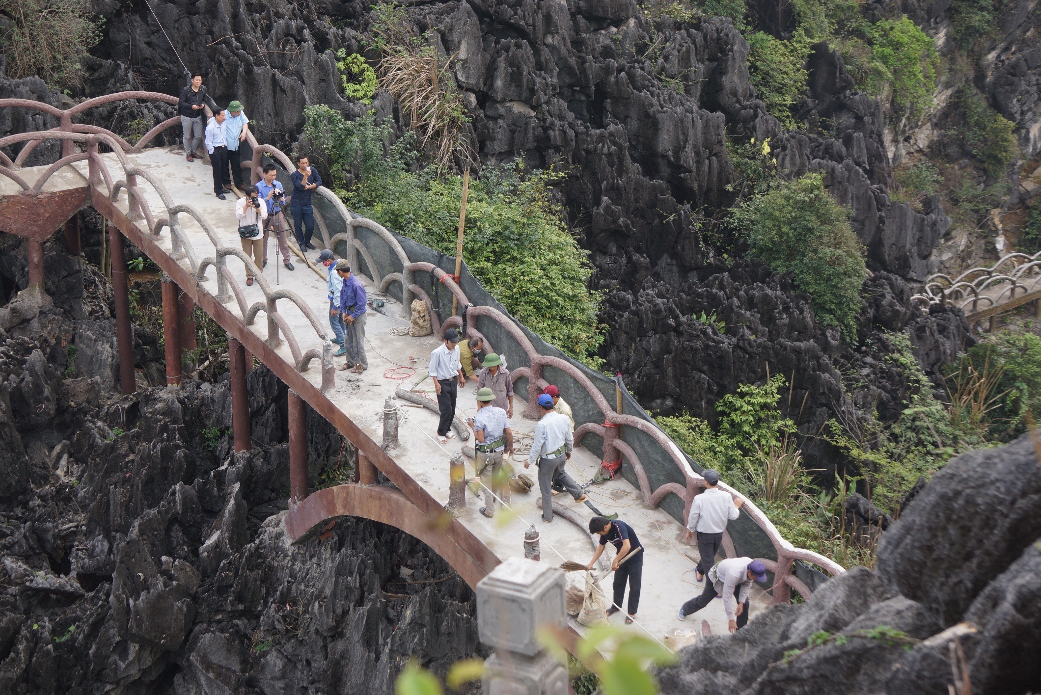 bat dau thao do cau Trang An anh 1