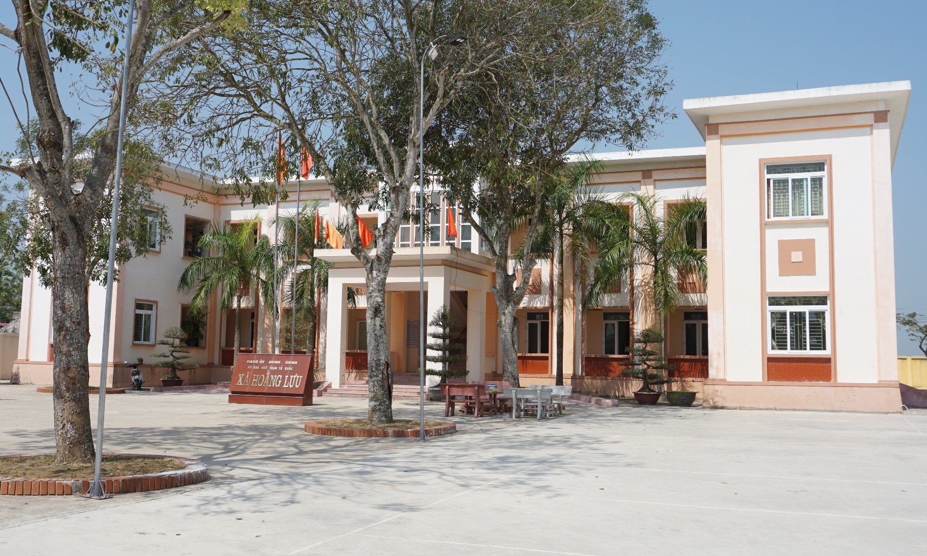 can bo bo nhiem so di tham quan anh 1