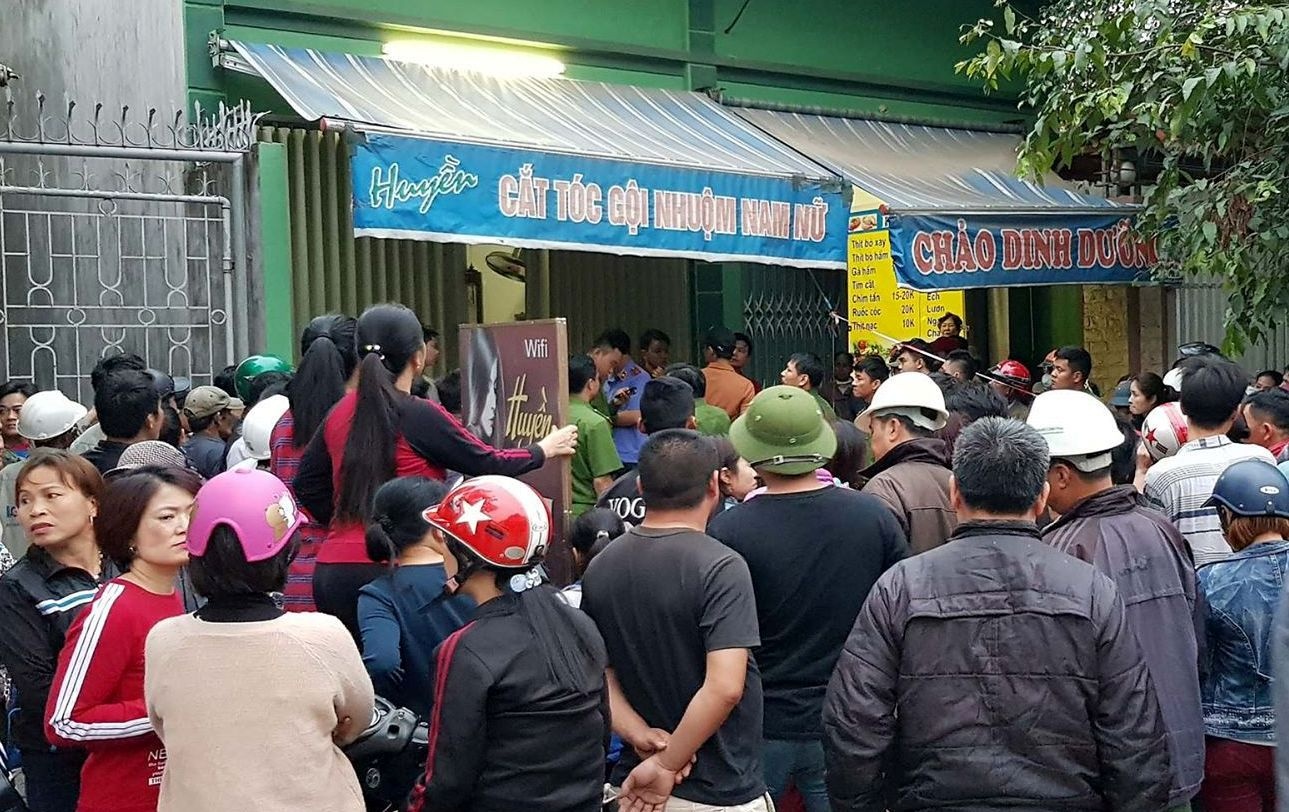 Hien truong vu hai vo chong tu vong trong tiem cat toc hinh anh