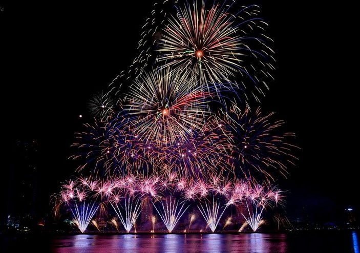 Ban phao hoa ky niem 1.050 nam Nha nuoc Dai Co Viet hinh anh