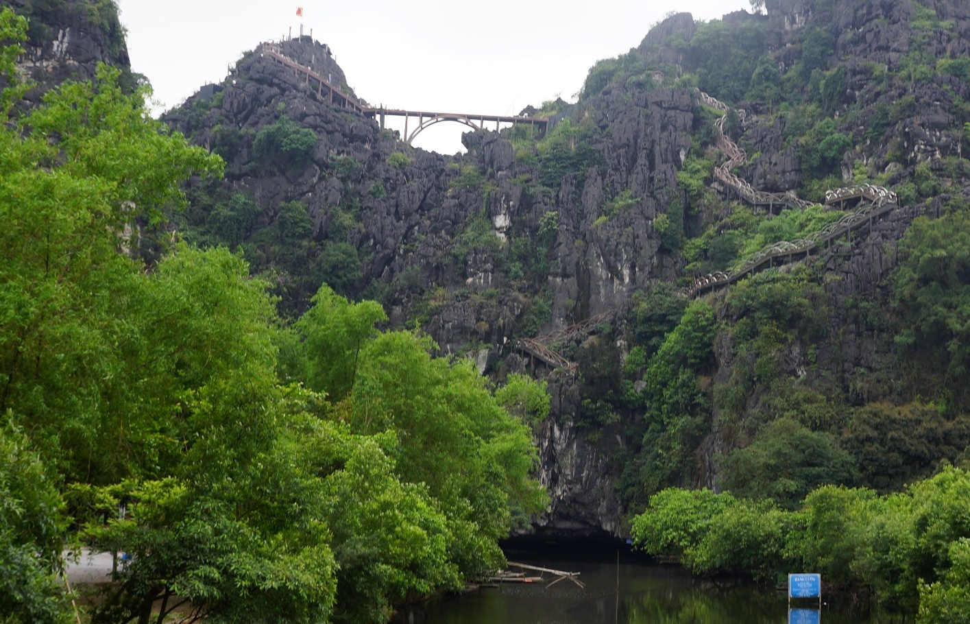 cau xuyen loi Trang An thao do cham anh 1