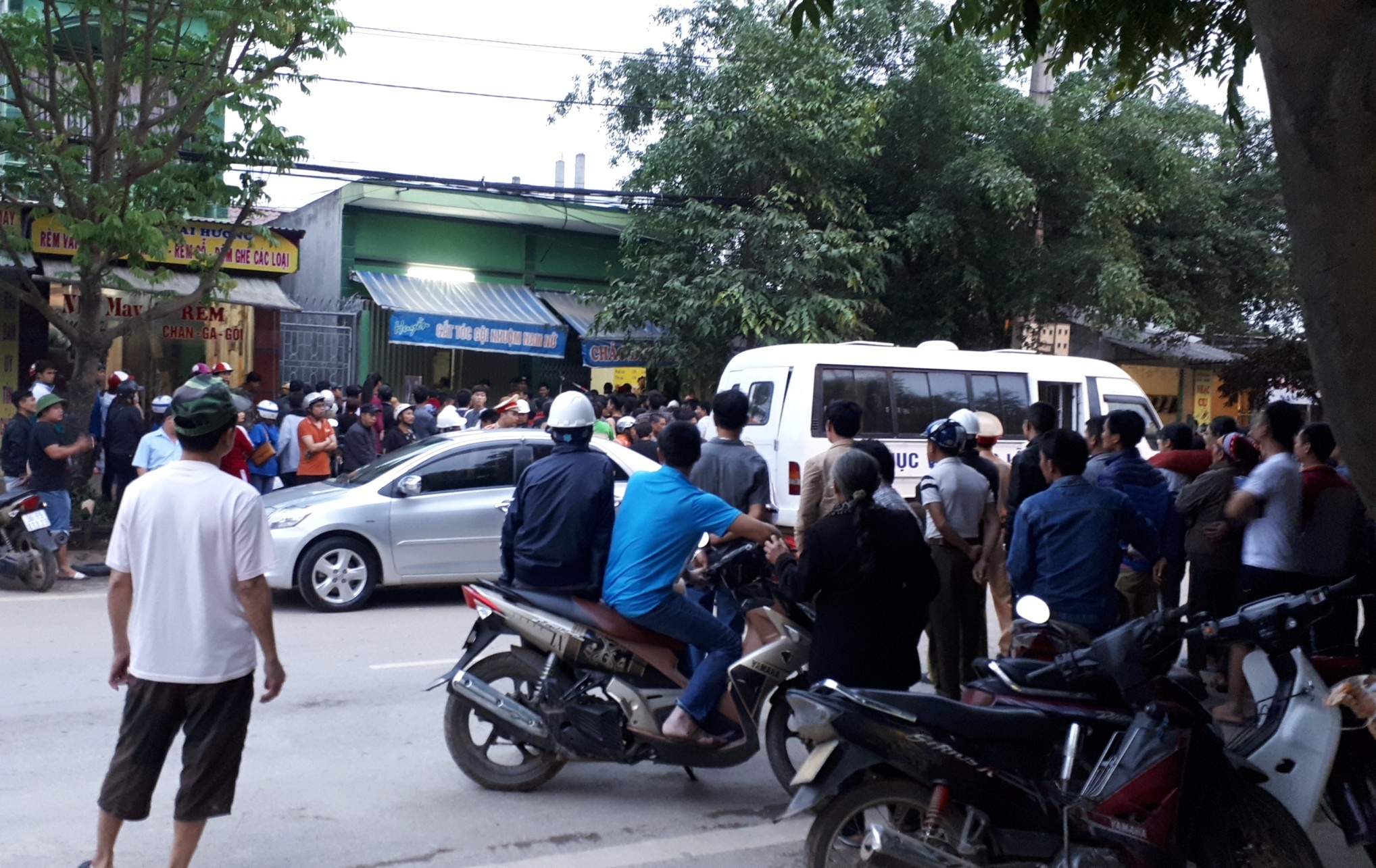 chồng giết vợ rồi tự sát ảnh 2 chong giet vo roi tu sat anh 2