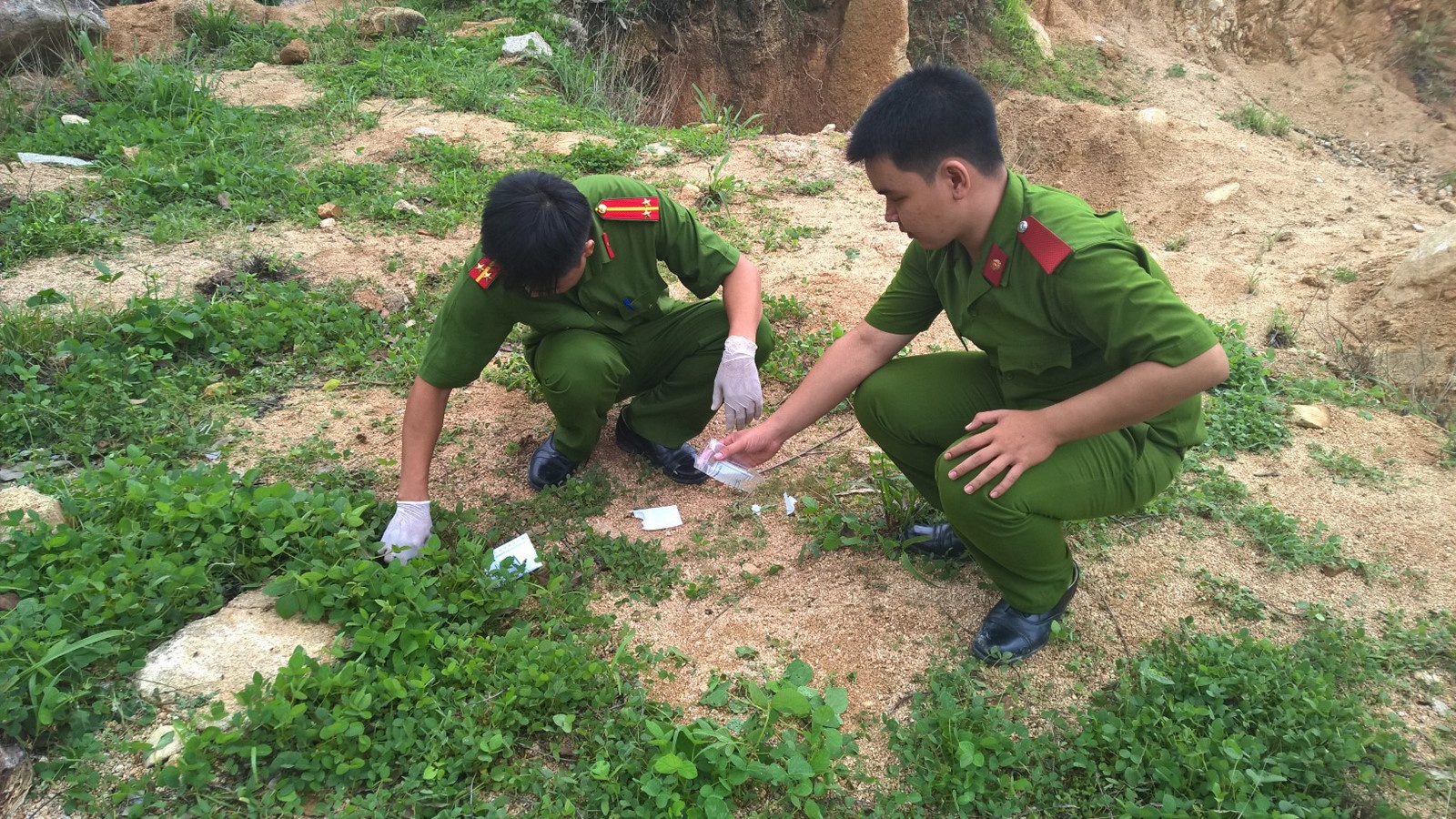 Nu sinh cao dang tu vong sau 3 ngay mat tich hinh anh