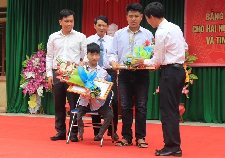 bo truong tang bang khen anh 2