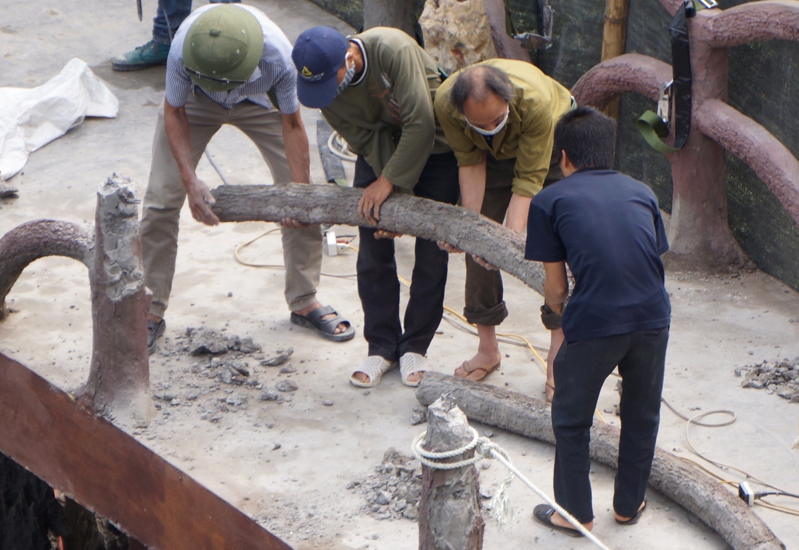 Doanh nghiep xin gia han thao do cau xuyen loi Trang An hinh anh