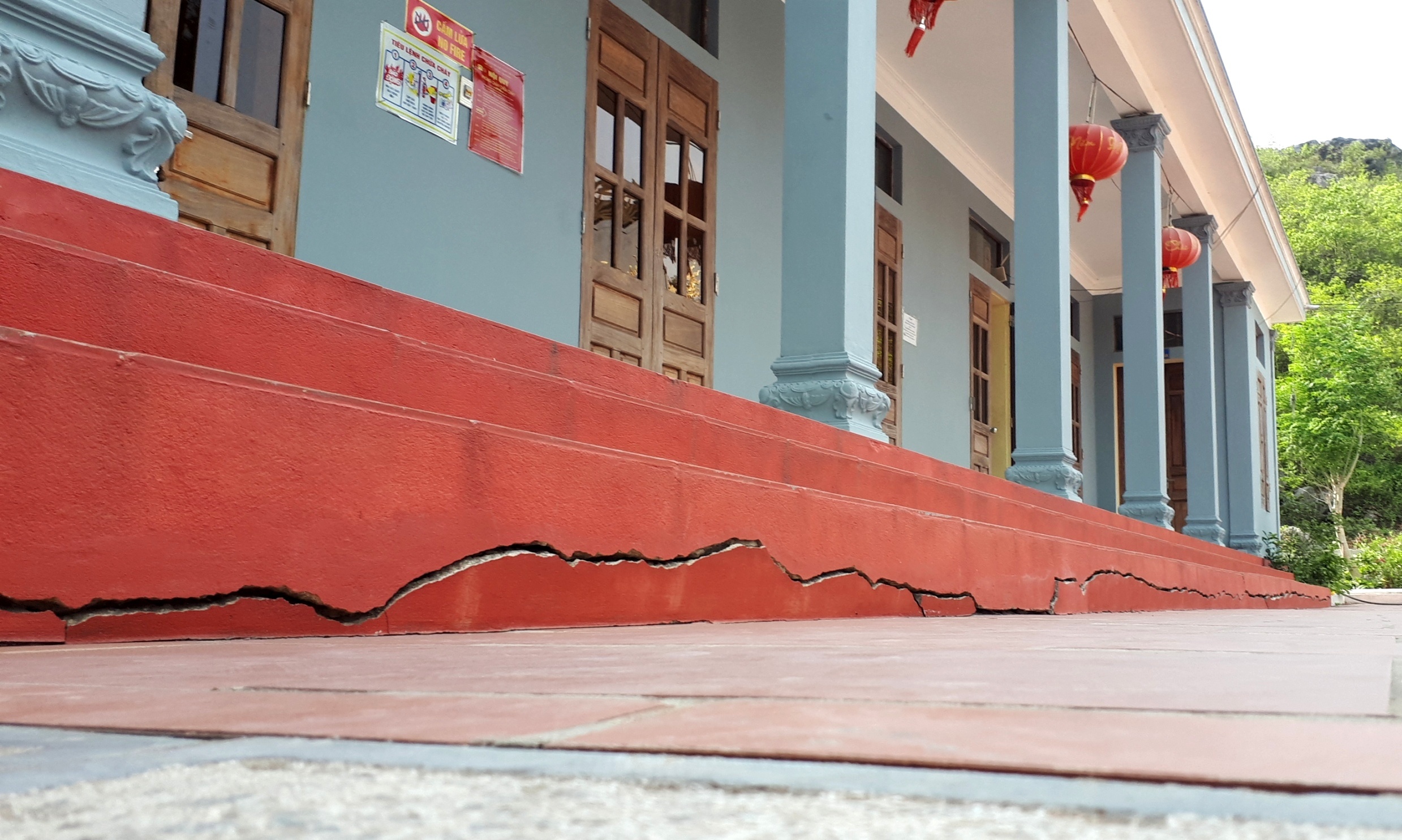 Khai thác đá xâm hại chùa Hàn Sơn ảnh 2 Khai thac da xam hai chua Han Son anh 2