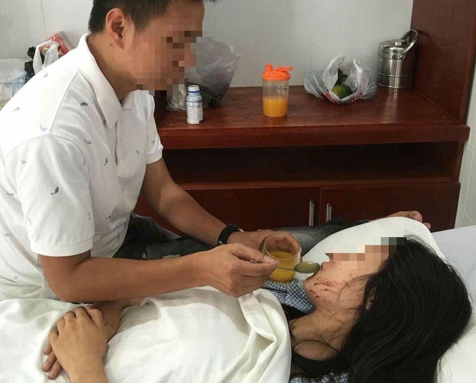 ba phu nu lot do chu spa anh 2