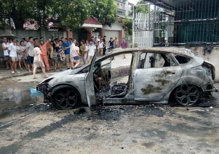 Ford Focus boc chay anh 1