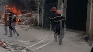 Oto 4 cho Ford Focus boc chay du doi khi dang do hinh anh