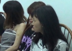 6 nam nu thue phong tro dung ma tuy tap the hinh anh