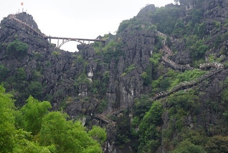 Thao do xong cau xuyen loi di san Trang An hinh anh