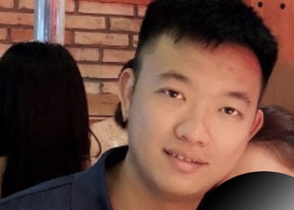 Giam doc 9X dua sung de dan em uy hiep nguoi no tien hinh anh