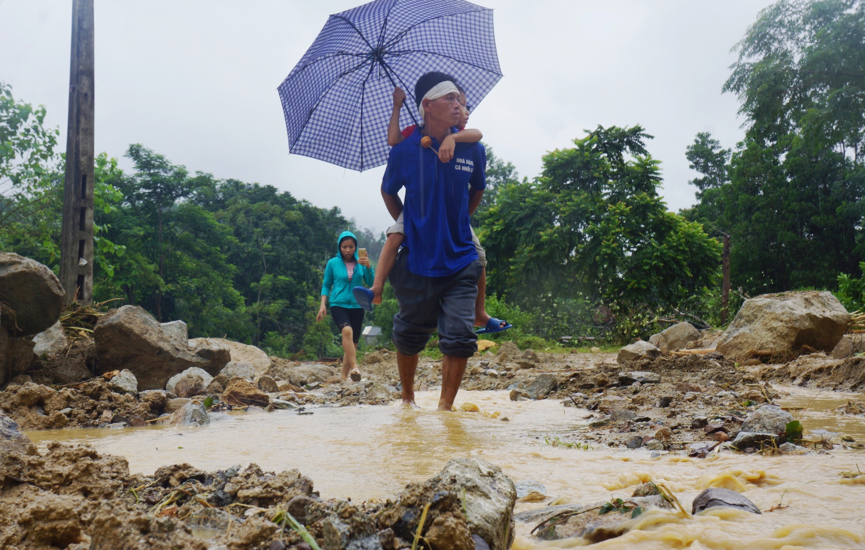 canh tan hoang noi lu quet anh 10
