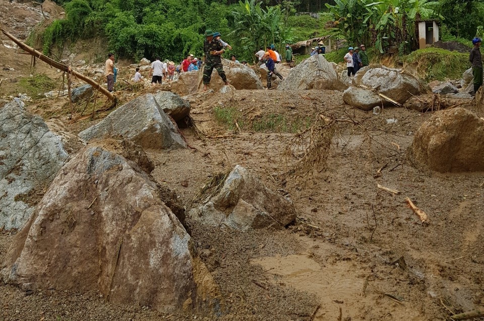 canh tan hoang noi lu quet anh 2