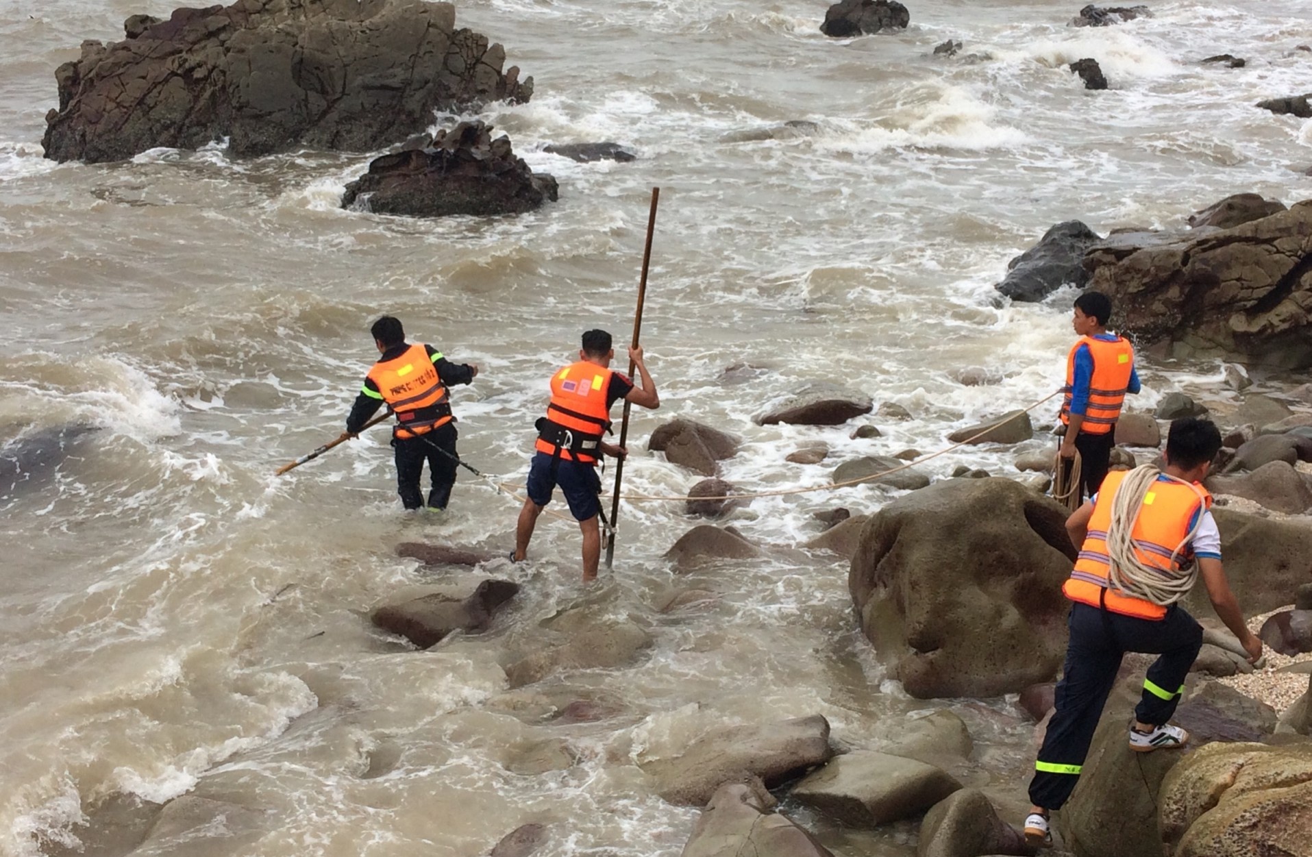 Tam bien luc song lon, nguoi chet, nguoi mat tich hinh anh