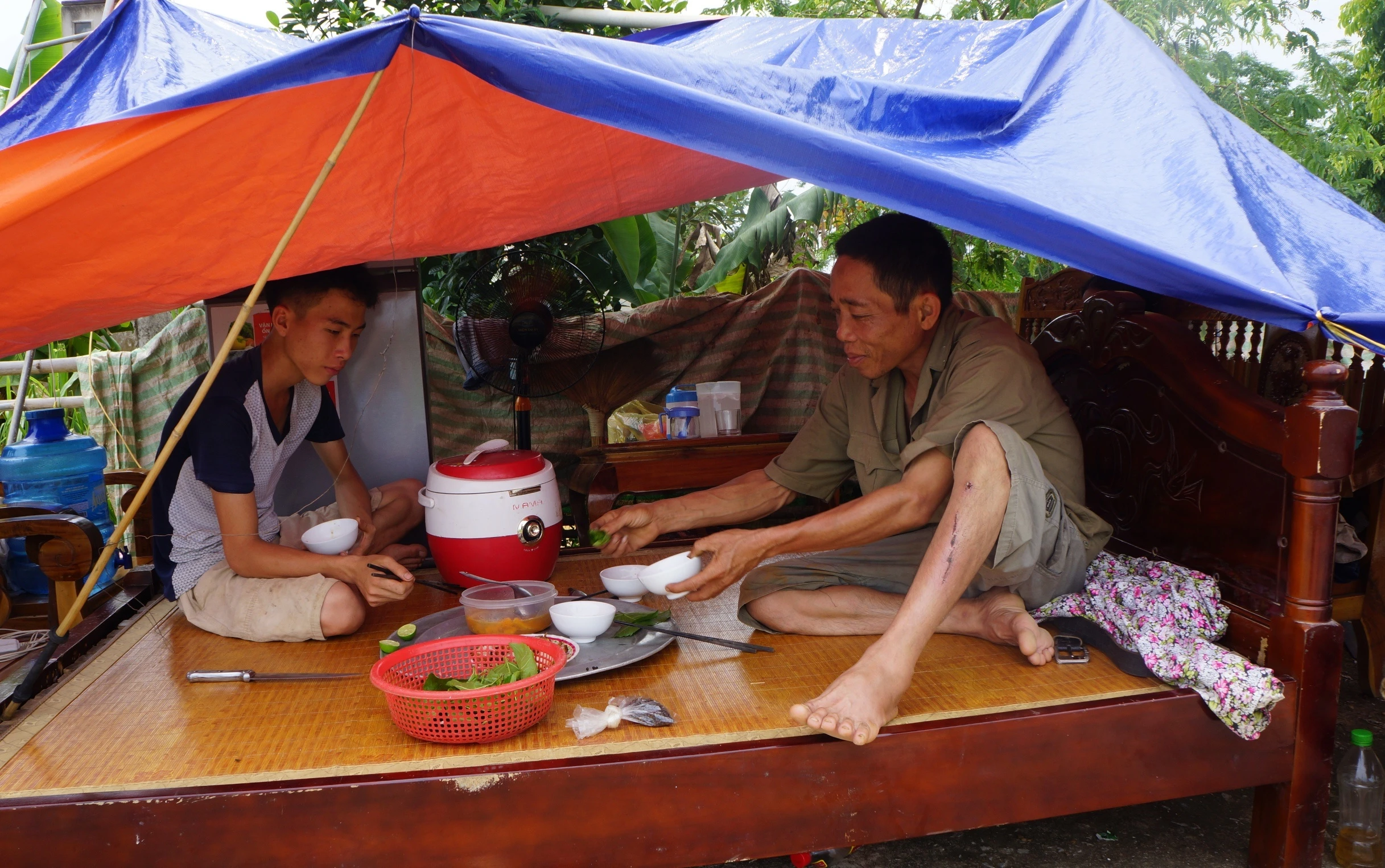 di chuyen ban tho ngay lu anh 2