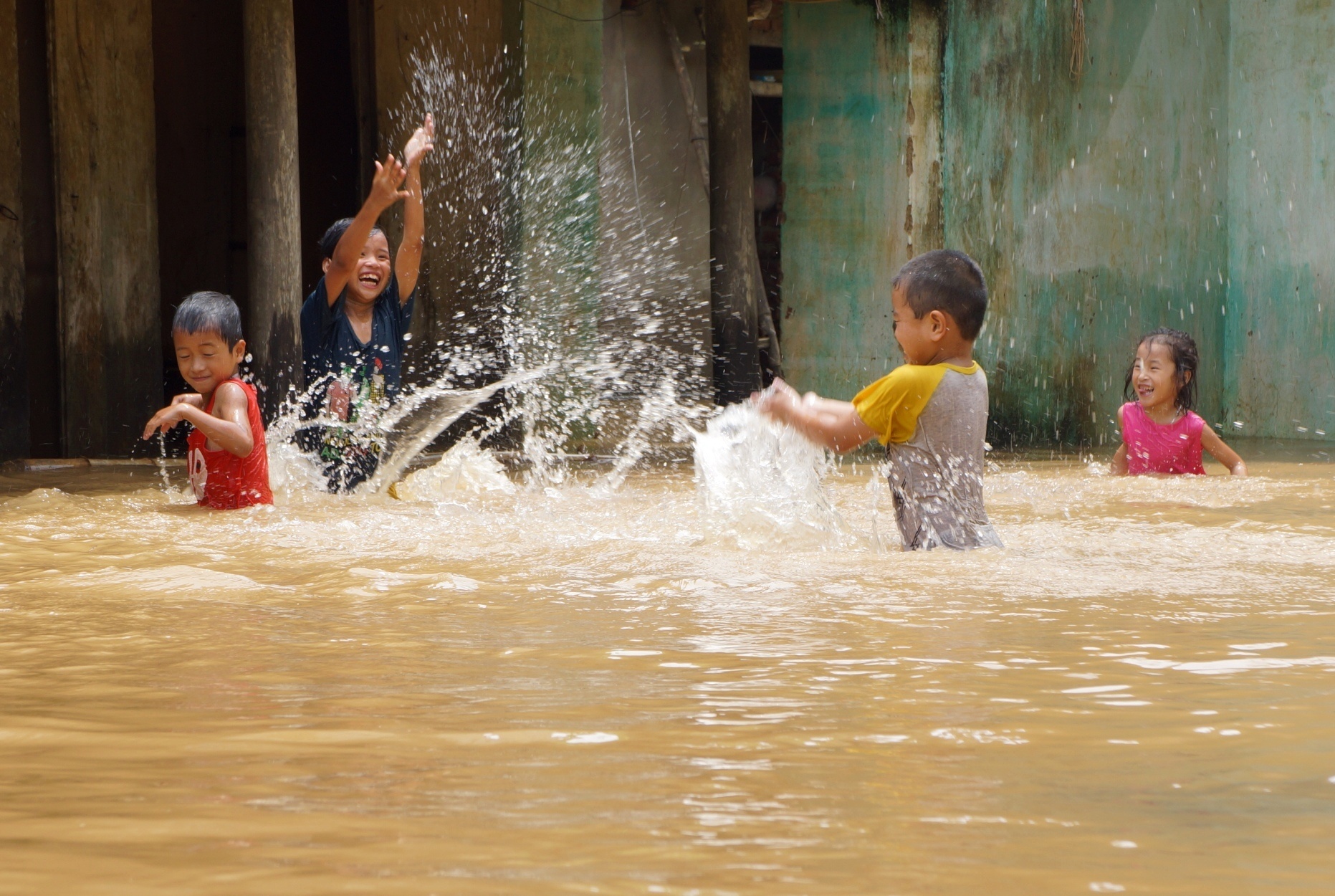 di chuyen ban tho ngay lu anh 11
