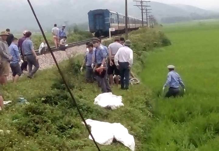 Hai vo chong bi tau hoa tong tu vong hinh anh